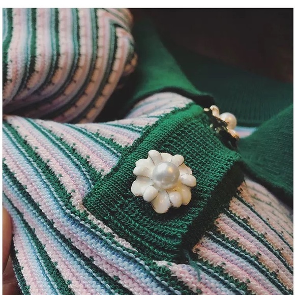 NWOT Loose Knit Green & Pink Stripped Sweater With White Flower Buttons Size M - Picture 9 of 10